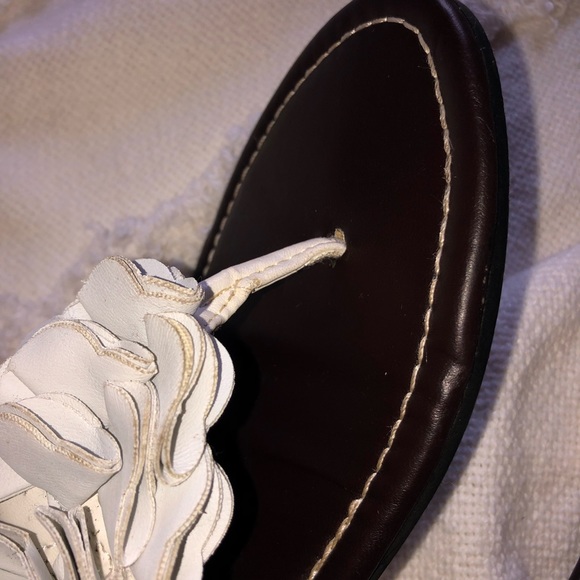 Size 7 white flower sandals - Picture 4 of 5